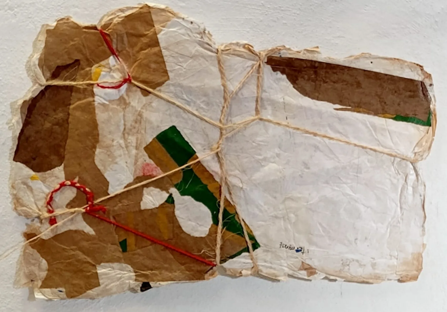 Cuerpos Comprimidos III — Mixta sobre papel, 40 × 50 cm, 2025