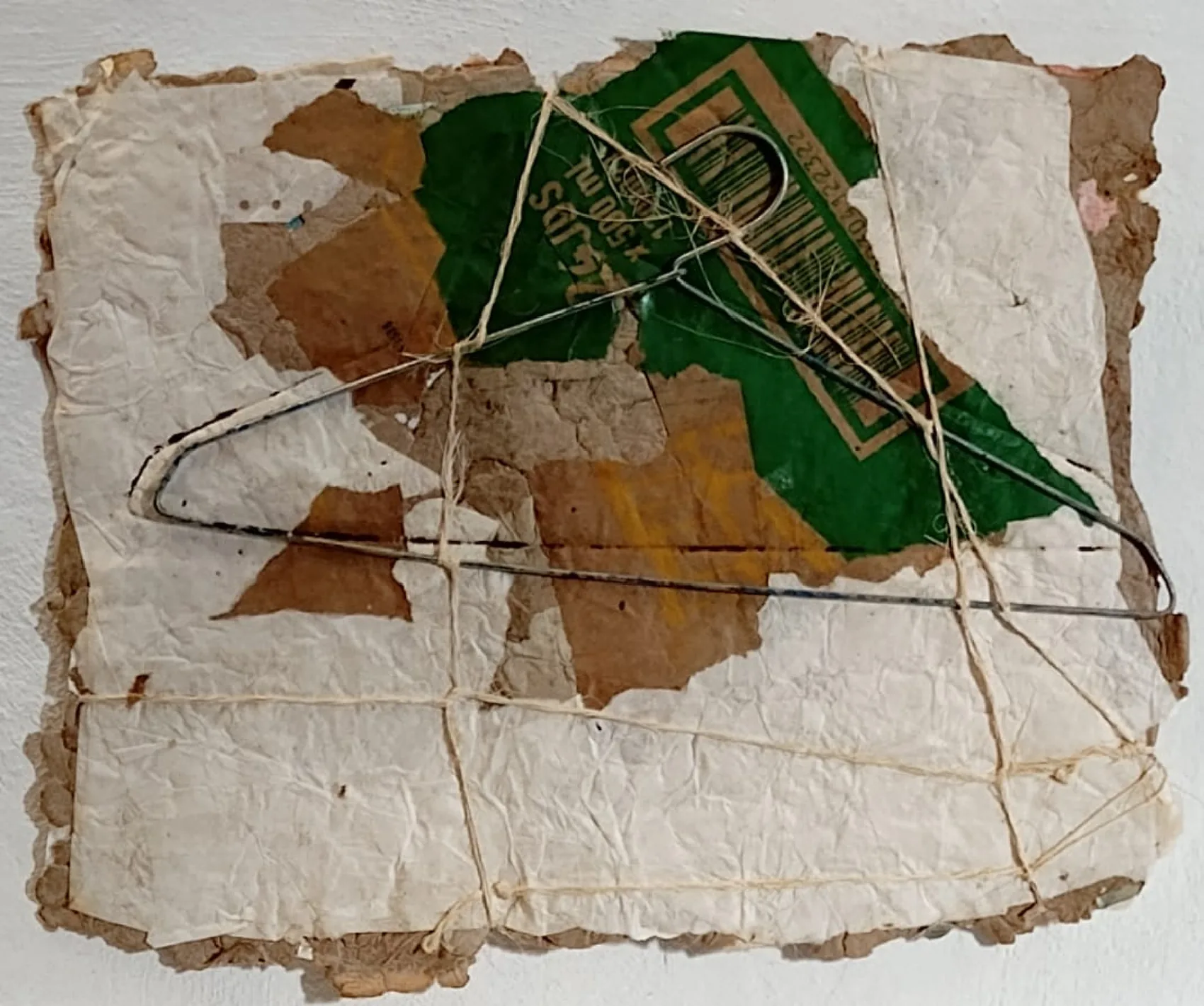 Cuerpos Comprimidos IV — Mixta sobre papel, 40 × 50 cm, 2025